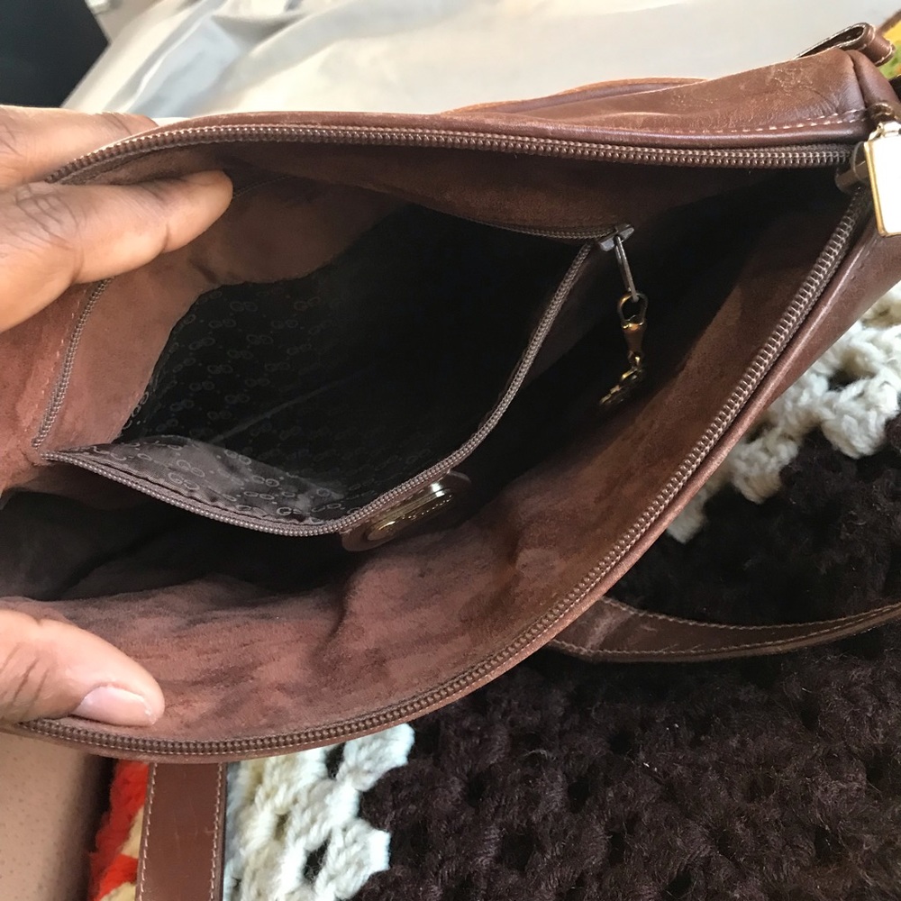 SOLD Vintage Leather Gucci Crossbody Bag Logo - Picture 5 of 8